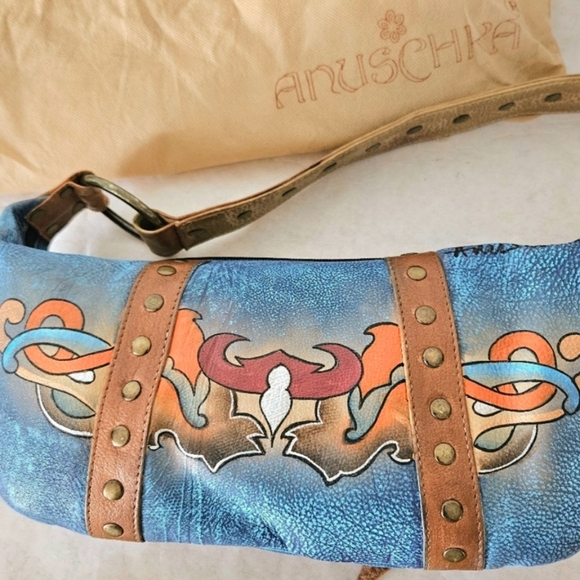 Anushka Purse - Picture 3 of 3